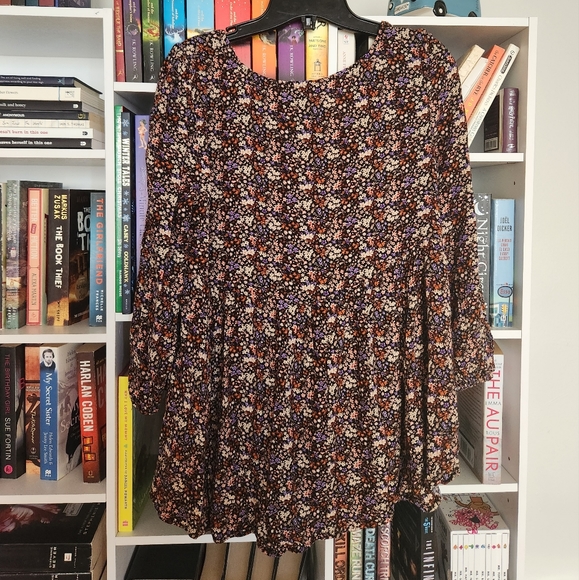Blouse - floral ‼️ (3/$25) - Picture 3 of 5
